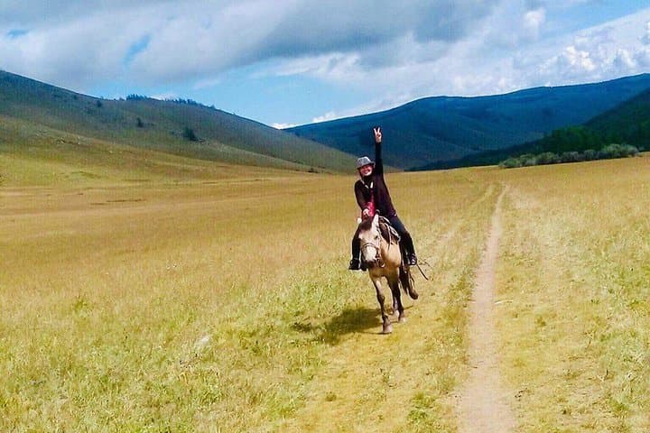 12-Day Gobi & Central Mongolia Overland Adventure — Dunes, Flaming Cliffs & Nomadic Life photo 4