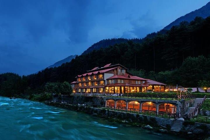 Kashmir Paradise on Earth: 7-Day Srinagar, Gulmarg & Pahalgam Adventure