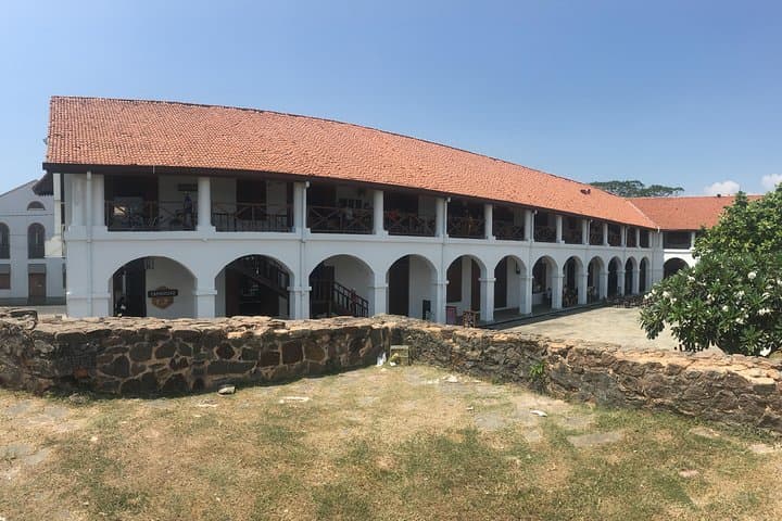 Galle Private Day Tour from Colombo: Walk the Colonial Fort, Beaches & Tea