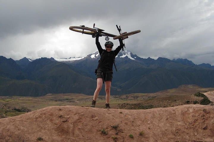 Sacred Valley Biking Tour from Cusco: Downhill Ride from Chinchero to Urquillos photo 4