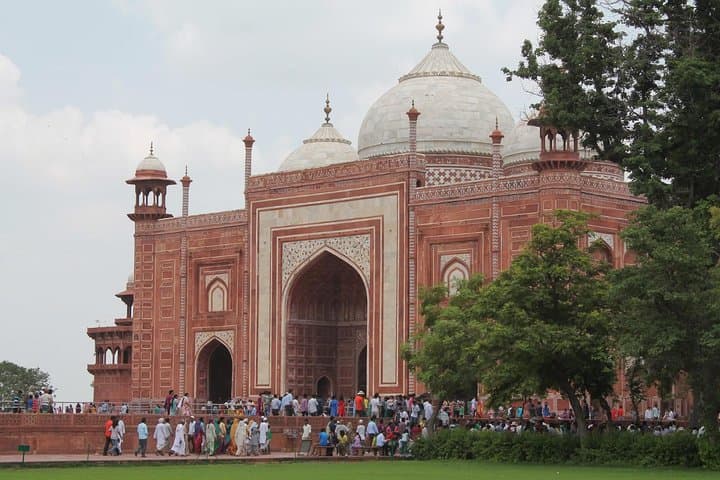 Overnight Taj Mahal Agra Tour with Private Car — Sunrise Taj, Agra Fort & Fatehpur Sikri photo 5
