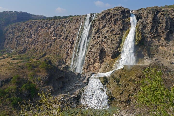 Dhofar Mountain Tour: Darbat Falls, Jebel Samhan & Sinkholes