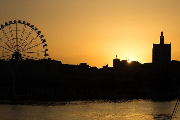 malaga-sunset-cruise-and-port-dinner-a-1-5-hour-catamaran-experience photo 5
