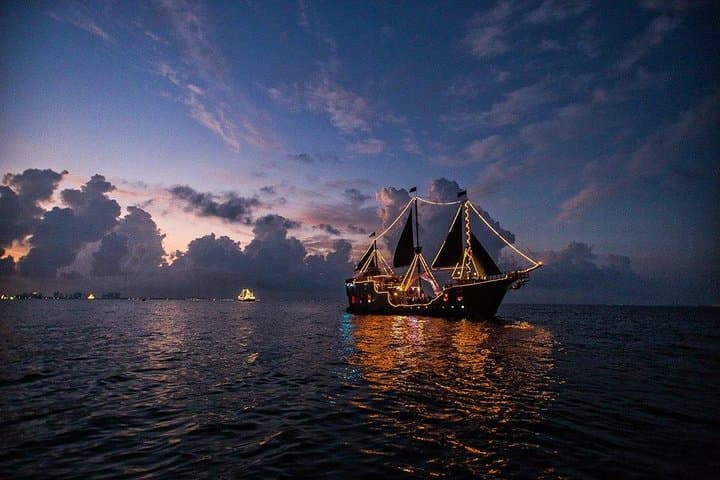 Sunset Galleon Dinner in Cancun: Romantic Cruise on Nichupte Lagoon photo 4