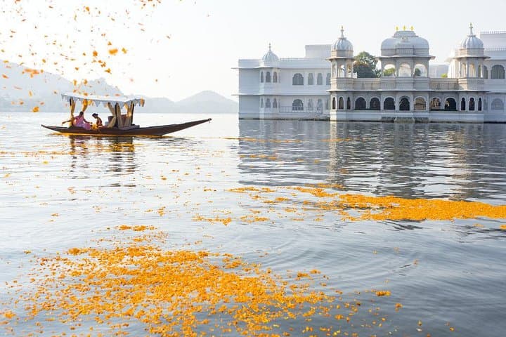 Udaipur City Highlights: Guided Tour with Next-Day Drop-Off to Jaipur