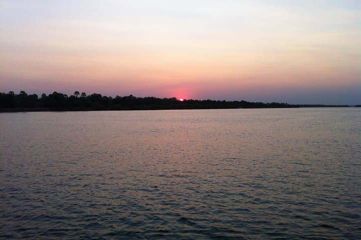 Victoria Falls 3-Day Guided Tour: Zambezi Sunset Cruise & Falls Walk photo 4