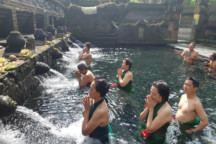 Full-Day Bali Holy Water & Rice Terrace Tour: Tirta Empul, Waterfalls & Local Crafts photo 3