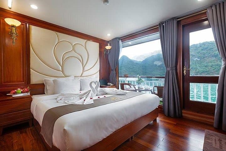 3-Day Ha Long & Lan Ha Bay Cruise: Kayak, Bike Cat Ba & Explore Caves photo 1