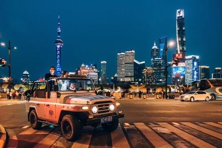 Shanghai Chic Night Ride: Convertible Jeep Downtown Tour (2 Hours)