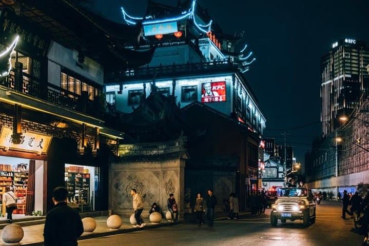 Shanghai Chic Night Ride: Convertible Jeep Downtown Tour (2 Hours) photo 3