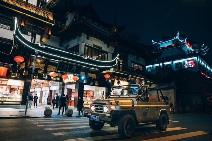 Shanghai Chic Night Ride: Convertible Jeep Downtown Tour (2 Hours) photo 4