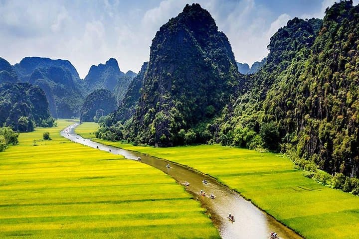 Ninh Binh Day Tour: Hoa Lu, Mua Cave, Tam Coc & Trang An Boat Trips photo 5