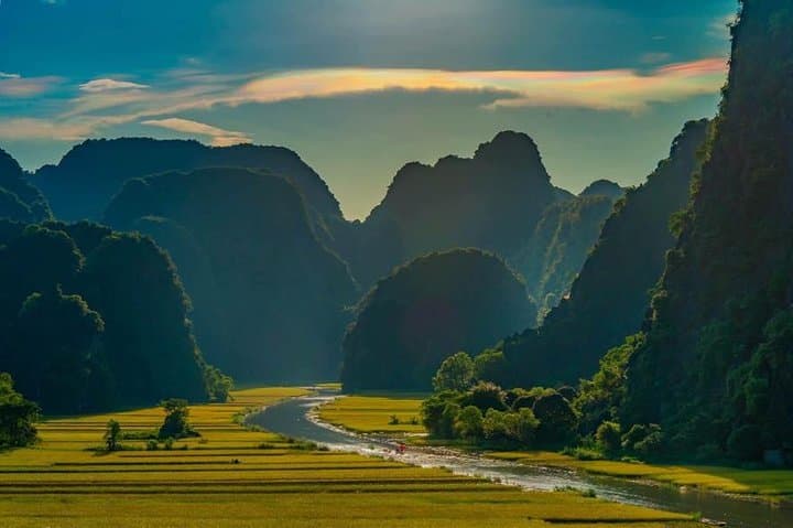 Ninh Binh Day Tour: Hoa Lu, Mua Cave, Tam Coc & Trang An Boat Trips photo 4