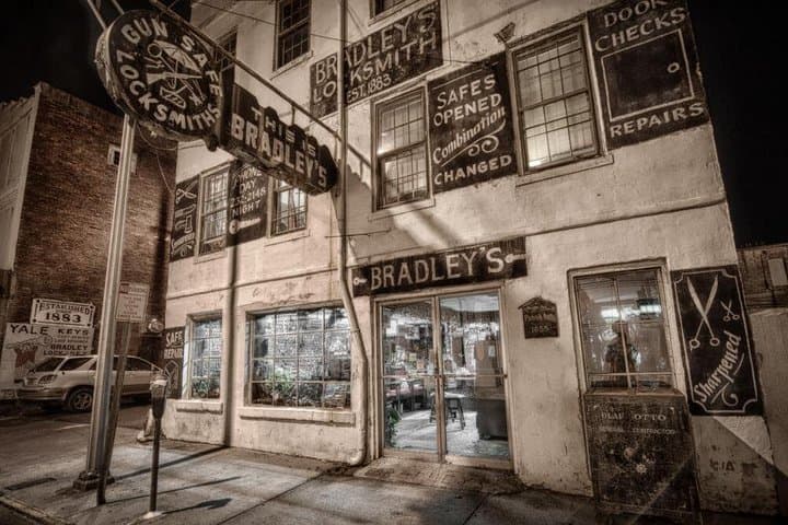 Savannah America's Most Haunted City Walking Ghost Tour — Historic Squares & Paranormal Stories photo 4