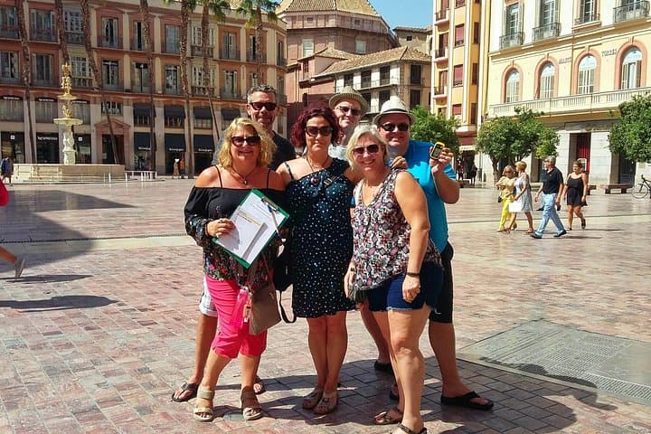 Málaga Private Sightseeing Treasure Hunt — Historic Center Adventure for Families photo 3