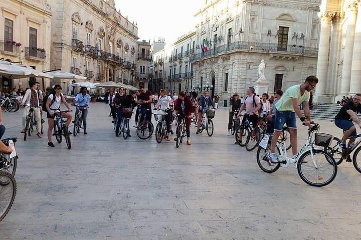 Bike the History of Ortigia and Neapolis: 4-Hour Guided Cultural Cycling Tour