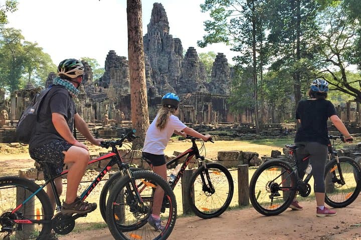 Private Angkor Bike Tour: Cycle Angkor Wat, Bayon & Ta Prohm