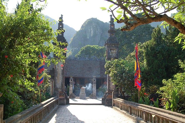 Hoa Lu & Tam Coc Full-Day Deluxe Tour — Boat Caves, Ancient Capital & Buffet Lunch photo 3