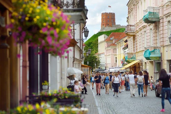 Vilnius Morning Coffee Tour: Old Town Walking Experience