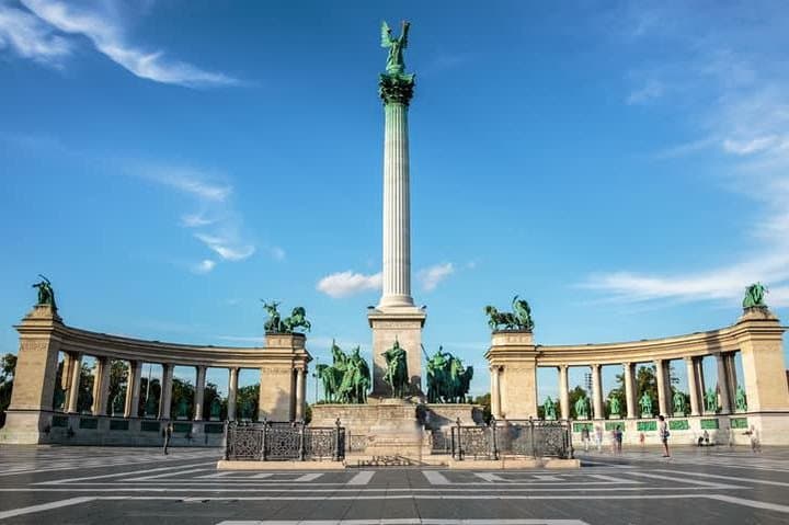 Budapest Full-Day Private City Tour with Danube Cruise and Lunch photo 3