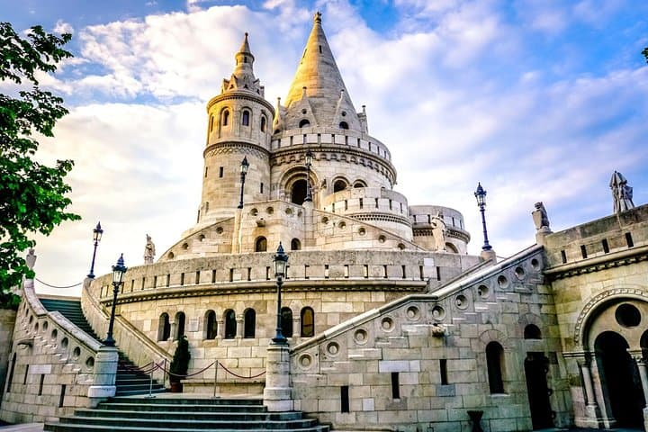 Budapest Full-Day Private City Tour with Danube Cruise and Lunch photo 2