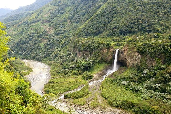 Baños & Amazon: 4-Day Andes-to-Amazon Adventure from Cuenca or Quito