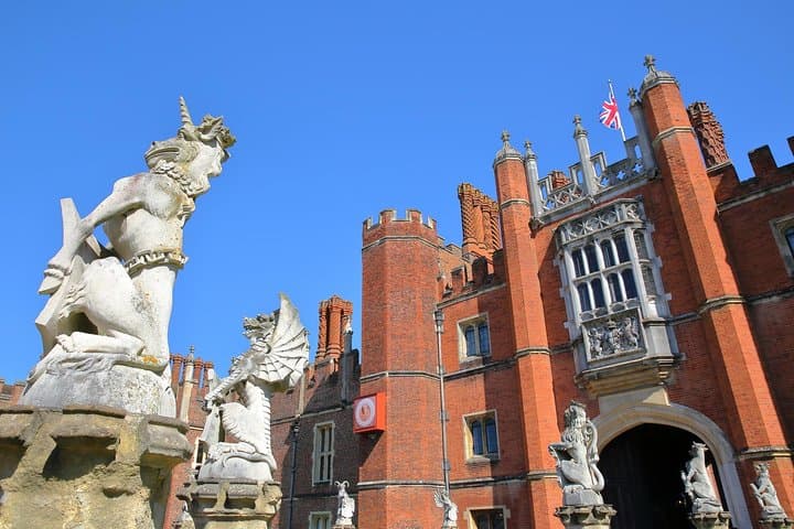 Private Windsor Castle and Hampton Court Tour with Blue Badge Guide and Chauffeur photo 3