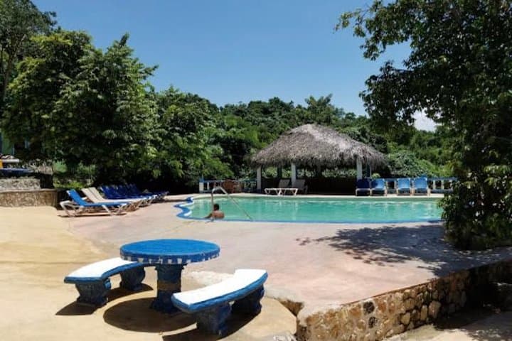 Blue Hole Mineral Spring and Rick's Cafe Private Tour — Swim, Cliff Jumps & Negril Sunset photo 2