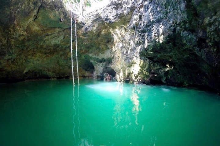 Blue Hole Mineral Spring and Rick's Cafe Private Tour — Swim, Cliff Jumps & Negril Sunset photo 3