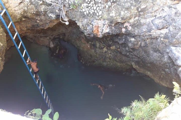 Blue Hole Mineral Spring and Rick's Cafe Private Tour — Swim, Cliff Jumps & Negril Sunset photo 4