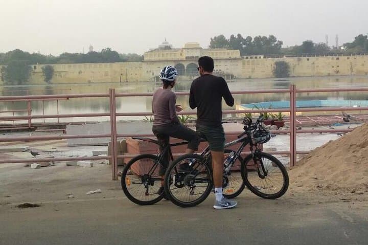 Morning Heritage Cycle Tour of Jaipur: Markets, Temples & Artisans photo 2
