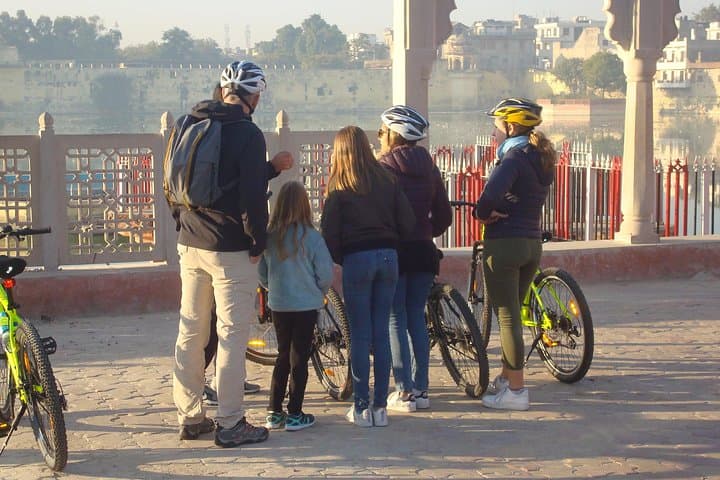 Morning Heritage Cycle Tour of Jaipur: Markets, Temples & Artisans