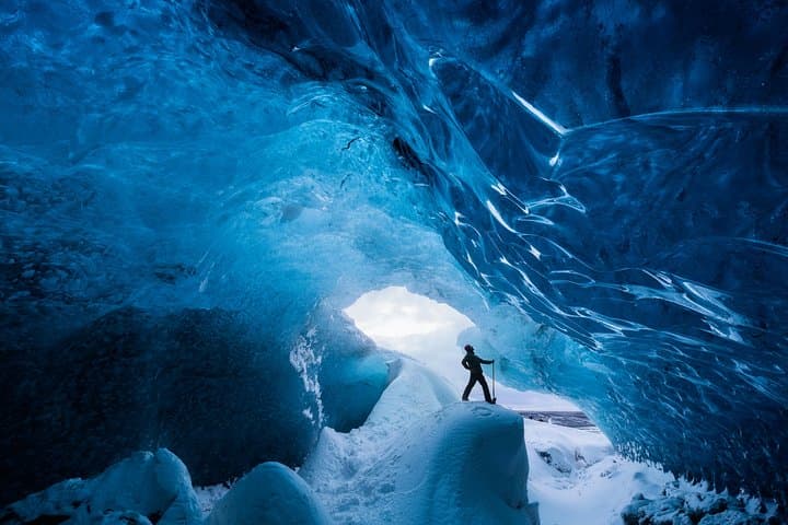 Exploring Vatnajökull’s Ice Caves: A Guided Tour from Jökulsárlón photo 3