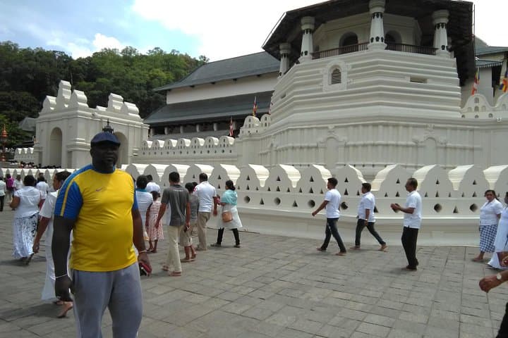 Private All-Inclusive Day Tour: Kandy, Pinnawala & Peradeniya from Negombo