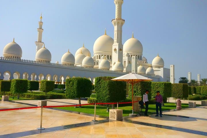Abu Dhabi Day Tour: Sheikh Zayed Mosque, Corniche & Dates Market photo 3