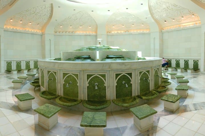 Abu Dhabi Day Tour: Sheikh Zayed Mosque, Corniche & Dates Market photo 4