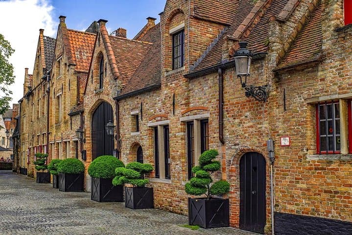Day trip to Bruges from Amsterdam: private sightseeing, chocolate & canals photo 3