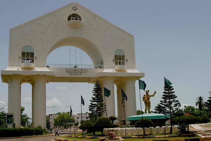 Banjul Private Half-Day City Tour: Crocodile Pool, Market & Batik Workshop photo 4