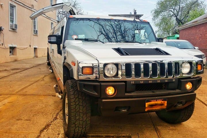Manhattan in an H2 Hummer: Private NYC Sightseeing Limo Tour photo 2