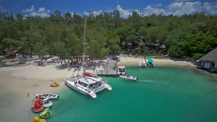 Île aux Cerfs Catamaran Cruise: Full-Day BBQ, Snorkeling & Dolphin Spotting from Trou d'Eau Douce photo 3
