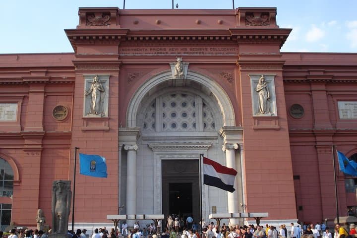 Cairo from Hurghada: Private Day Tour to the Pyramids, Sphinx & Egyptian Museum photo 2