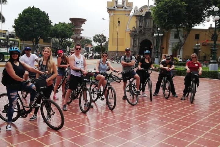 Coastal Cycling Tour in Lima: Miraflores to Barranco and Chorrillos