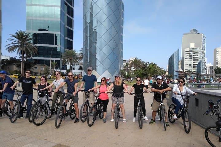 Coastal Cycling Tour in Lima: Miraflores to Barranco and Chorrillos photo 3