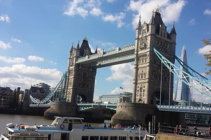 Private Gatwick to Heathrow Transfer via London Attractions — 3-Hour Photo Stop photo 3