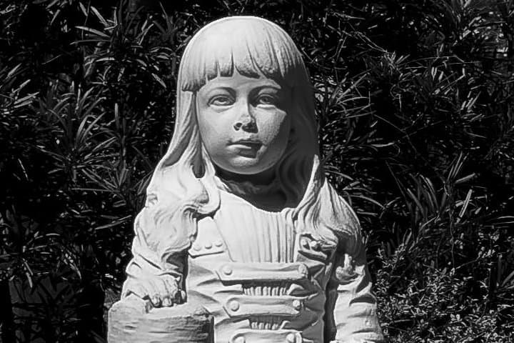 Savannah Haunted Ghost Walking Tour — 90-Min Night Stroll Through the Historic District photo 3