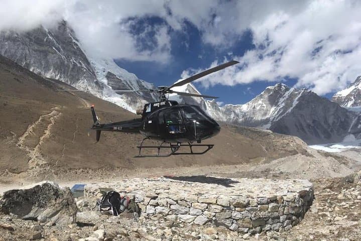 Luxury Everest View Trek: 5-Day Helicopter & Lodge Experience to Hotel Everest View