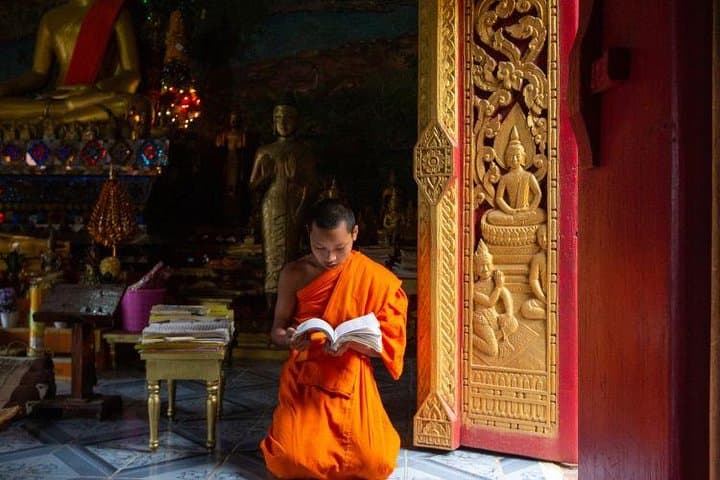 Luang Prabang Essentials: Royal Palace, Ancient Wats & Mount Phousi Sunset