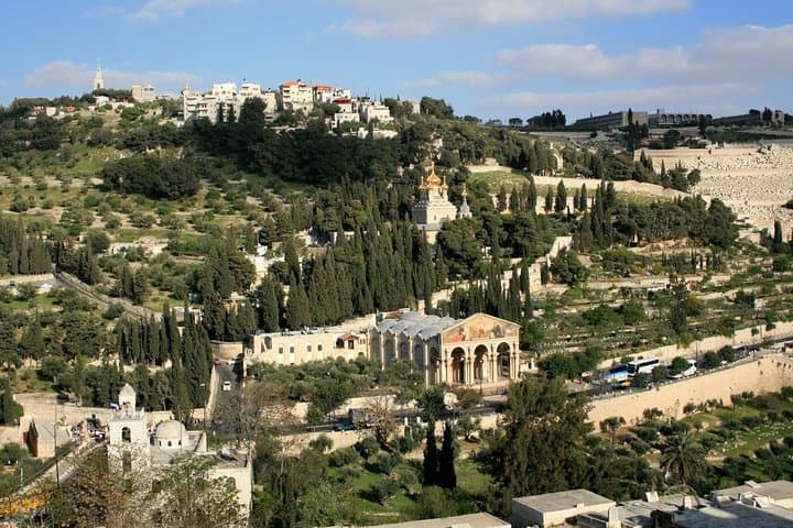 Full-Day Jerusalem Old City Tour from Tel Aviv — Western Wall, Church of the Holy Sepulchre & Mount of Olives
