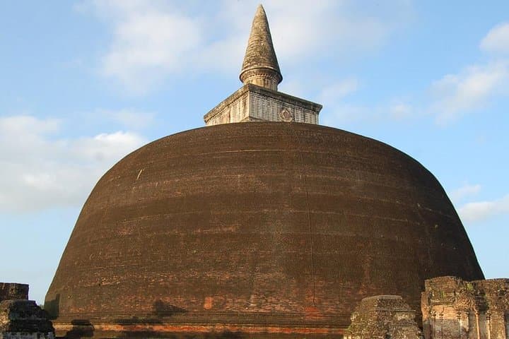 3-Day Cultural Triangle Tour from Colombo: Sigiriya, Anuradhapura & Polonnaruwa