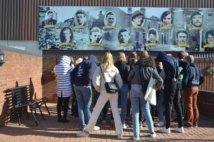 Belfast Black Cab Mural Tour: Private Ride Through Political History photo 3